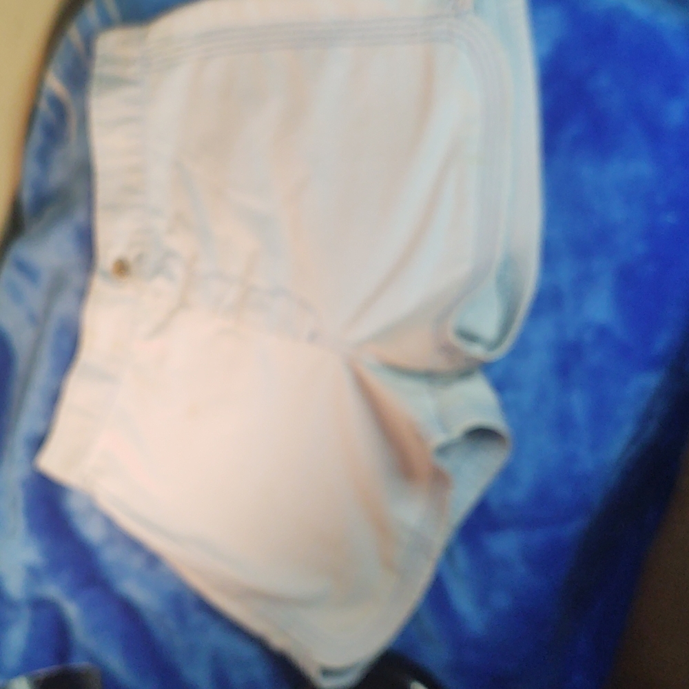 Yes! Brand women vintage jean shorts.